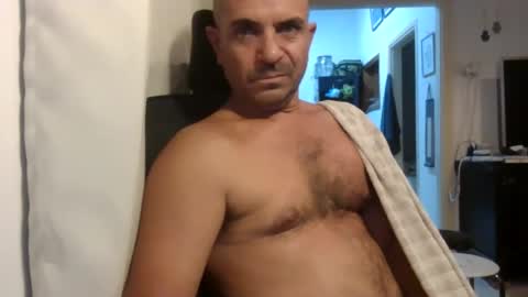 Snapshot of emmagold123 chatting on 10/30/25, 07:36 Ariel online show from 10/30/25, 07:36