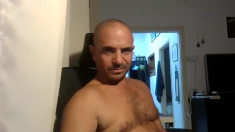 Snapshot of emmagold123 chatting on 10/31/25, 02:51 Ariel online show from 10/31/25, 02:51