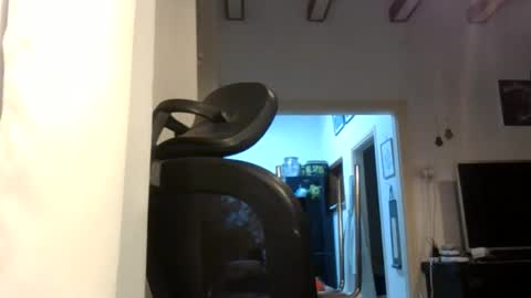 Snapshot of emmagold123 chatting on 11/11/25, 07:47 Ariel online show from 11/11/25, 07:47