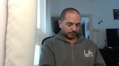 Ariel online show from 02/18/26, 07:04