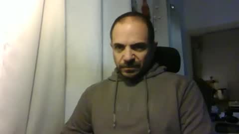 Snapshot of emmagold123 chatting on 04/03/26, 04:43 Ariel online show from 04/03/26, 04:43