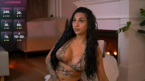 Snapshot of emmahale chatting on 10/20/25, 05:08 emmahale online show from 10/20/25, 05:08