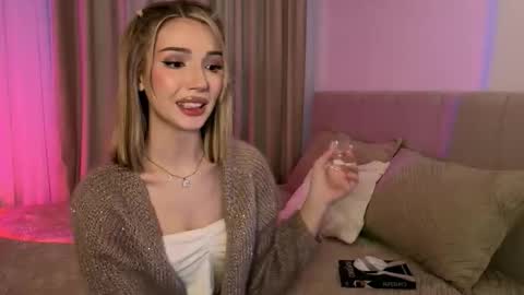 Emma online show from 11/21/25, 10:03