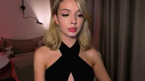 Snapshot of emmakeam_ chatting on 03/15/26, 05:19 Emma online show from 03/15/26, 05:19