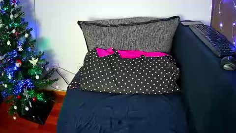 Snapshot of emmakros chatting on 12/20/24, 01:43 emmakros online show from 12/20/24, 01:43