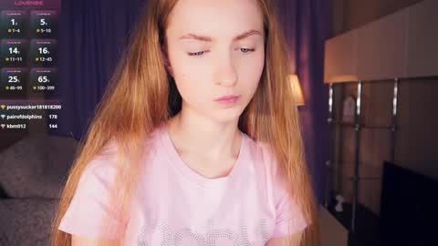 Snapshot of emmalaflame chatting on 01/11/25, 02:20 Emma day Wendy night online show from 01/11/25, 02:20