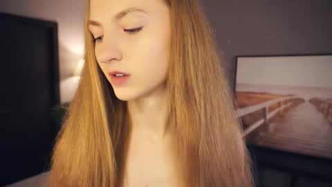 Snapshot of emmalaflame chatting on 12/14/25, 08:24 Emma day Wendy night online show from 12/14/25, 08:24