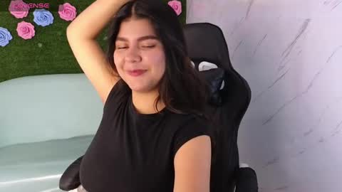 Snapshot of emmalee_a chatting on 12/19/24, 08:13 Emma online show from 12/19/24, 08:13