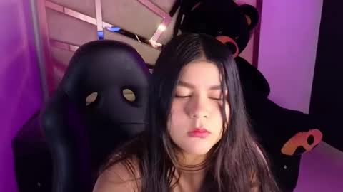 Snapshot of emmalee_a chatting on 12/23/24, 10:53 Emma online show from 12/23/24, 10:53