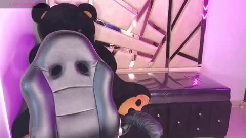 Snapshot of emmalee_a chatting on 01/10/25, 10:50 Emma online show from 01/10/25, 10:50