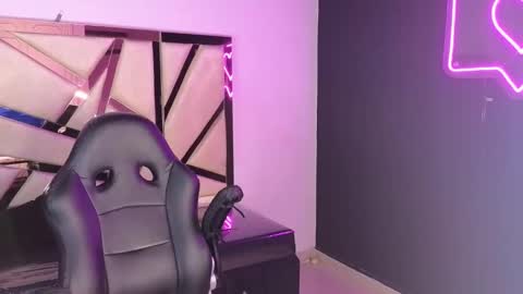 Snapshot of emmalee_a chatting on 01/13/25, 01:49 Emma online show from 01/13/25, 01:49