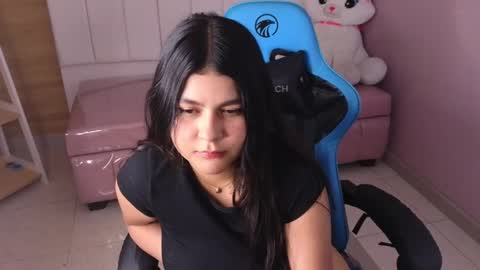 Snapshot of emmalee_a chatting on 01/23/25, 07:40 Emma online show from 01/23/25, 07:40