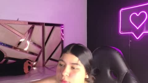 Snapshot of emmalee_a chatting on 01/26/25, 05:44 Emma online show from 01/26/25, 05:44