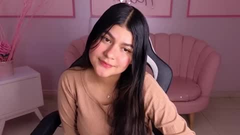 Snapshot of emmalee_a chatting on 01/27/25, 04:43 Emma online show from 01/27/25, 04:43