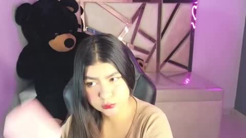 Snapshot of emmalee_a chatting on 01/30/25, 10:29 Emma online show from 01/30/25, 10:29