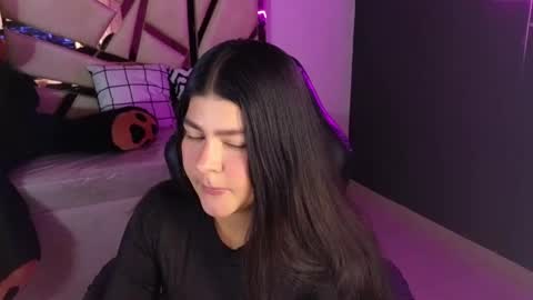 Snapshot of emmalee_a chatting on 02/11/25, 10:37 Emma online show from 02/11/25, 10:37