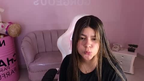 Snapshot of emmalee_a chatting on 02/19/25, 10:34 Emma online show from 02/19/25, 10:34