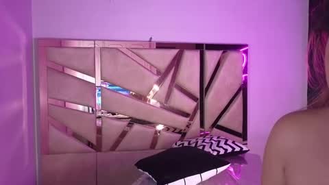 Snapshot of emmalee_a chatting on 02/21/25, 07:54 Emma online show from 02/21/25, 07:54