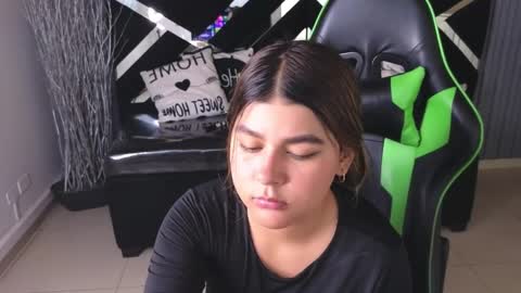 Snapshot of emmalee_a chatting on 02/27/25, 04:53 Emma online show from 02/27/25, 04:53