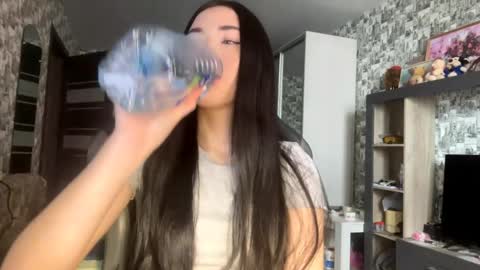 Snapshot of emmalinefairclough chatting on 04/06/26, 12:17 Emma online show from 04/06/26, 12:17