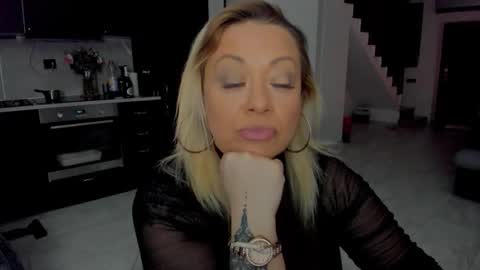 Emma online show from 11/22/25, 11:26