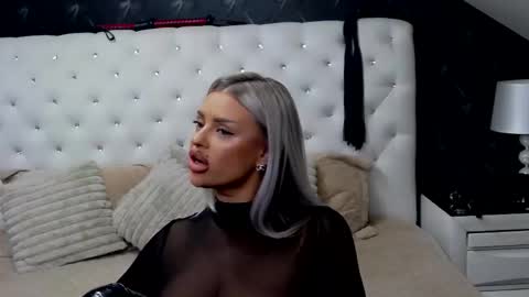 Emma Mavis online show from 01/18/26, 11:14