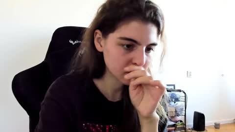 Emma online show from 09/11/25, 09:53