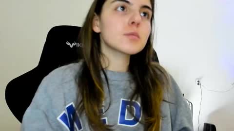 Snapshot of emmamon chatting on 12/13/25, 08:14 Emma online show from 12/13/25, 08:14