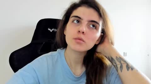 Snapshot of emmamon chatting on 12/14/25, 10:20 Emma online show from 12/14/25, 10:20