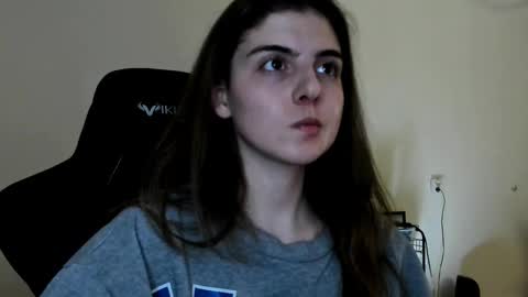 Snapshot of emmamon chatting on 12/21/25, 08:49 Emma online show from 12/21/25, 08:49