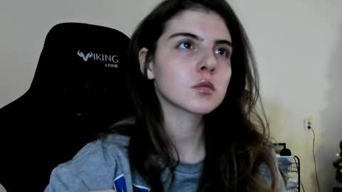 Snapshot of emmamon chatting on 01/06/26, 01:37 Emma online show from 01/06/26, 01:37