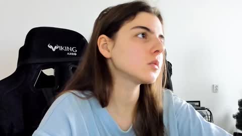 Snapshot of emmamon chatting on 01/13/26, 10:20 Emma online show from 01/13/26, 10:20