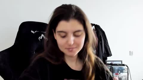 Snapshot of emmamon chatting on 01/19/26, 10:08 Emma online show from 01/19/26, 10:08