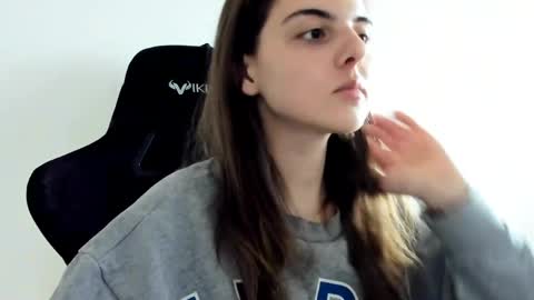 Snapshot of emmamon chatting on 04/03/26, 11:52 Emma online show from 04/03/26, 11:52