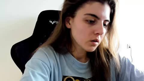 Snapshot of emmamon chatting on 04/15/26, 08:32 Emma online show from 04/15/26, 08:32