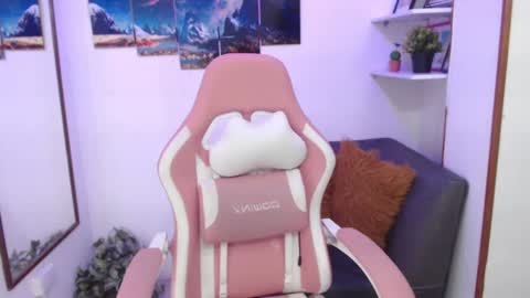 Snapshot of emmamyers_ chatting on 03/09/25, 04:38 Emma online show from 03/09/25, 04:38