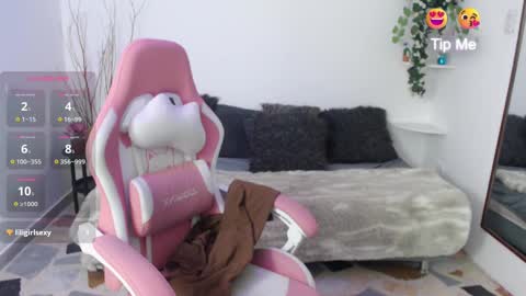 Emma  online show from 09/25/25, 12:03