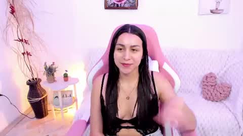 Snapshot of emmamyers_ chatting on 06/20/26, 12:36 Emma online show from 06/20/26, 12:36