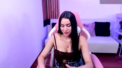 Snapshot of emmamyers_ chatting on 07/31/26, 12:32 Emma online show from 07/31/26, 12:32