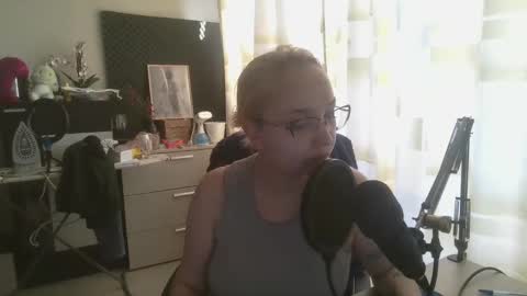 Snapshot of emmanoir_ chatting on 02/22/25, 11:02 emmanoir_ online show from 02/22/25, 11:02