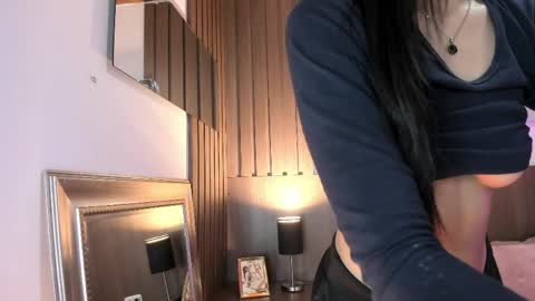 Snapshot of emmarios_qm chatting on 04/10/26, 08:13 Emma online show from 04/10/26, 08:13