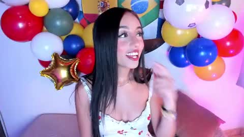 Snapshot of emmarios_qm chatting on 06/18/26, 10:25 Emma online show from 06/18/26, 10:25