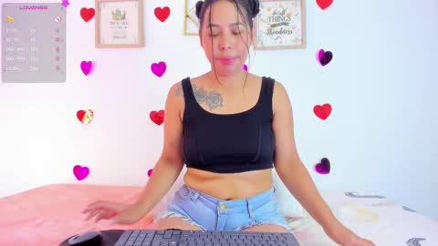 Snapshot of emmarogers_ chatting on 02/20/25, 12:47 Emma Rogers online show from 02/20/25, 12:47