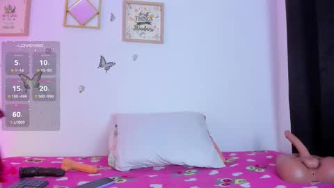 Snapshot of emmarogers_ chatting on 09/20/25, 05:14 Emma Rogers online show from 09/20/25, 05:14