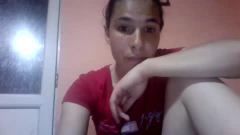 Snapshot of emmaryve chatting on 04/21/26, 06:34 Emma online show from 04/21/26, 06:34