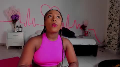 Snapshot of emmasanzoficial chatting on 09/14/25, 11:31 Sara online show from 09/14/25, 11:31