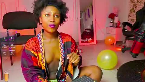 Snapshot of emmasanzoficial chatting on 09/28/25, 11:37 Sara online show from 09/28/25, 11:37