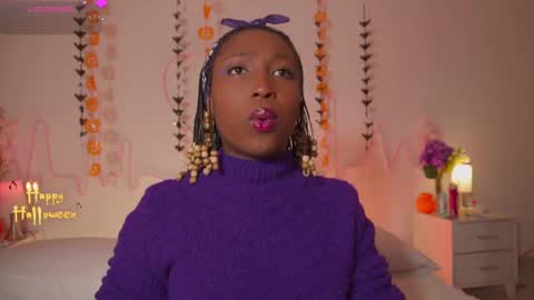 Snapshot of emmasanzoficial chatting on 10/20/25, 11:21 Sara online show from 10/20/25, 11:21