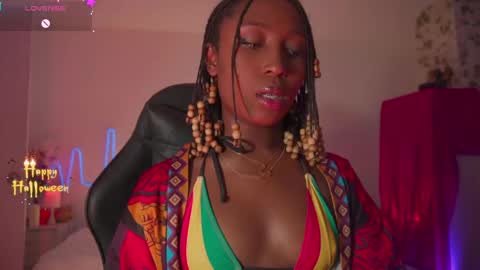 Snapshot of emmasanzoficial chatting on 11/04/25, 11:31 Sara online show from 11/04/25, 11:31