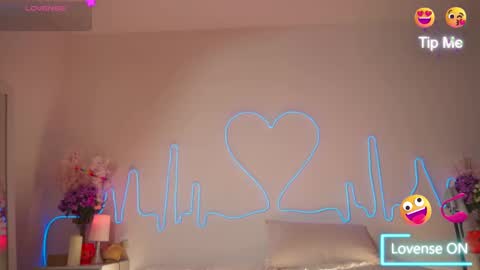 Snapshot of emmasanzoficial chatting on 11/06/25, 11:33 Sara online show from 11/06/25, 11:33